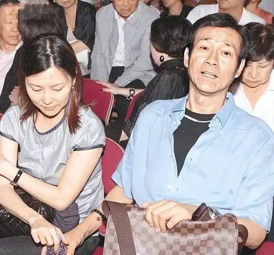 郑少秋三婚娶的老婆是她!