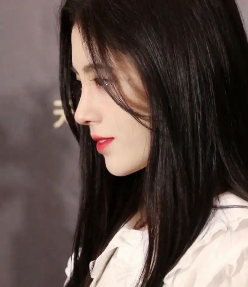 女生好看的4种鼻型:水滴鼻很加分,艺术鼻颜值高,中一个就很美