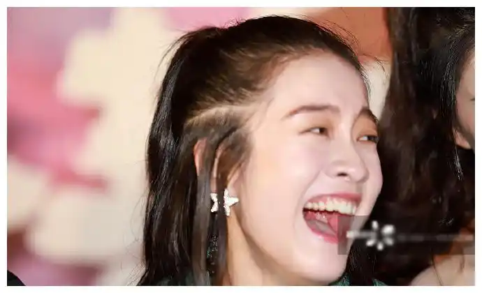 有没有小伙伴,看着张雪迎笑的表情也跟着笑了起来的呢?