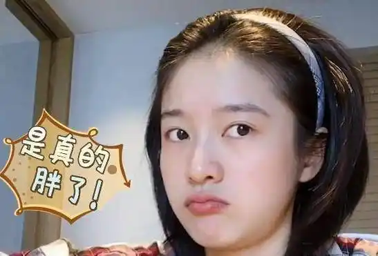 原创张雪迎增肥7斤吃米线连汤都喝光宅家不化妆蹲着刷牙太接地气