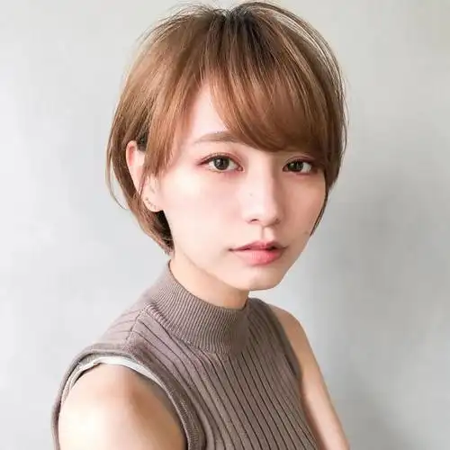 今年过年别烫"大妈卷",女人过了30岁留这4种发型,减龄又好看