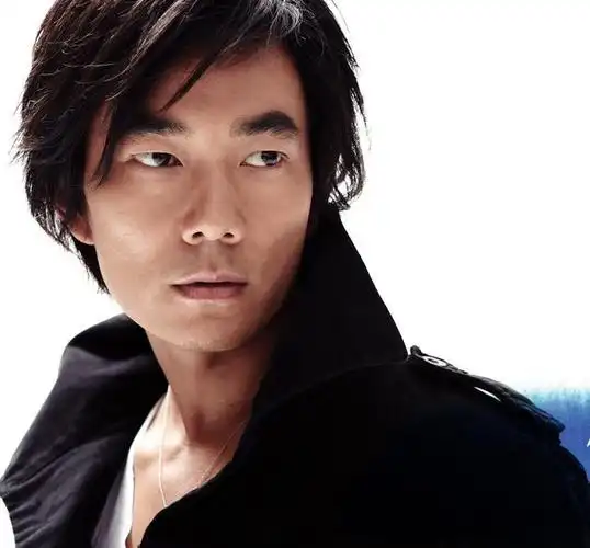 《还有我》是由任贤齐演唱的歌曲,由任贤齐作词,作曲,收录于2007年4月