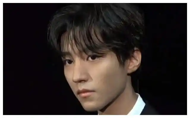 王俊凯无美颜的生图曝光,配上"死亡打光",这颜值是认真的吗?