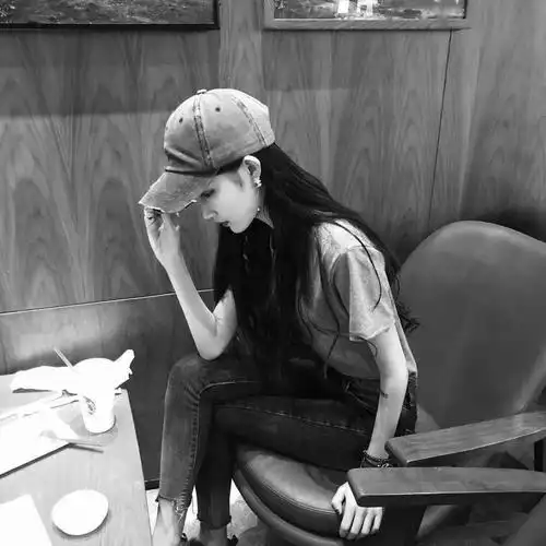 【微信头像】女半身黑白