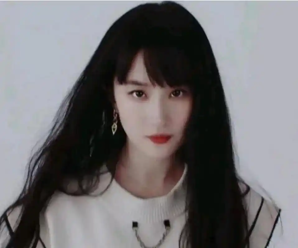 刘亦菲公主切造型,好特别!又甜又傲. 果然好看的人,什么造型都顶得住.