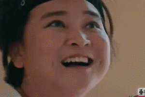 而且她整个就是一行走的的表情包~在户外真人秀《全员加速中》贾玲