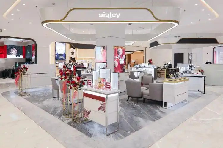 法国希思黎成都skp双柜同步启幕