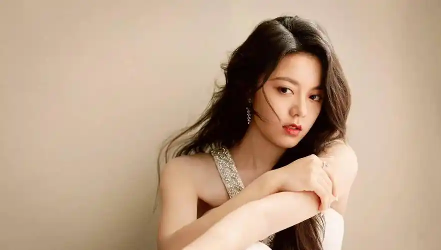 赵今麦白色长裙造型大片,高清壁纸,纯净又甜美_玫瑰_氛围_窗帘