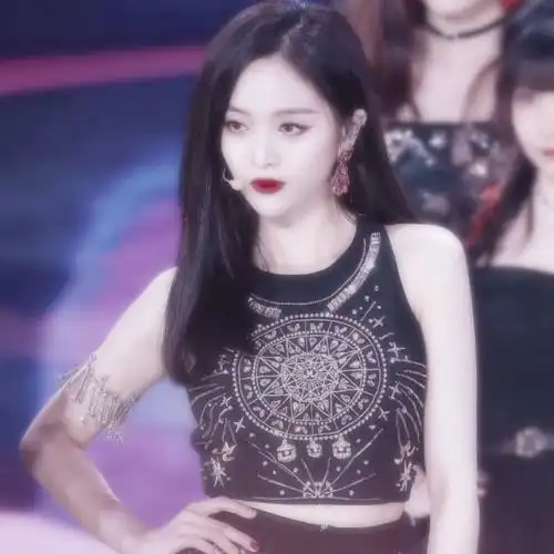 吴宣仪自截自制滤镜头像 拿图吱声