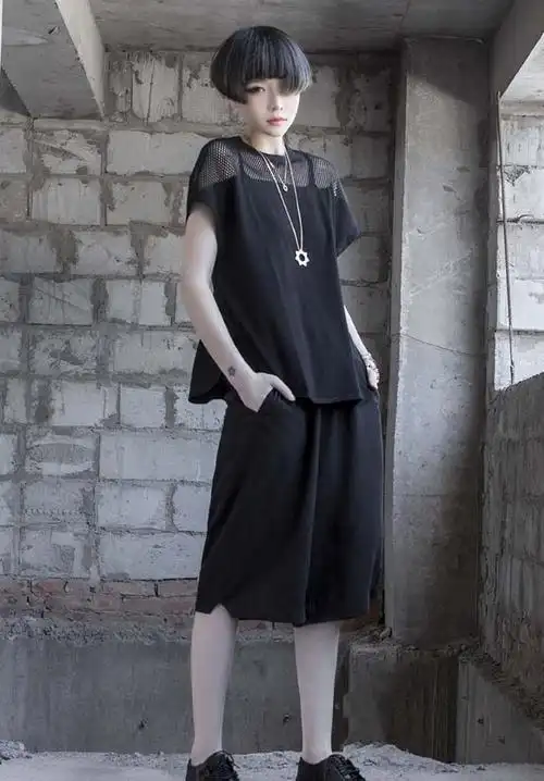 高晓松前妻夕又米在为自己的服装品牌拍宣传照    图片来自