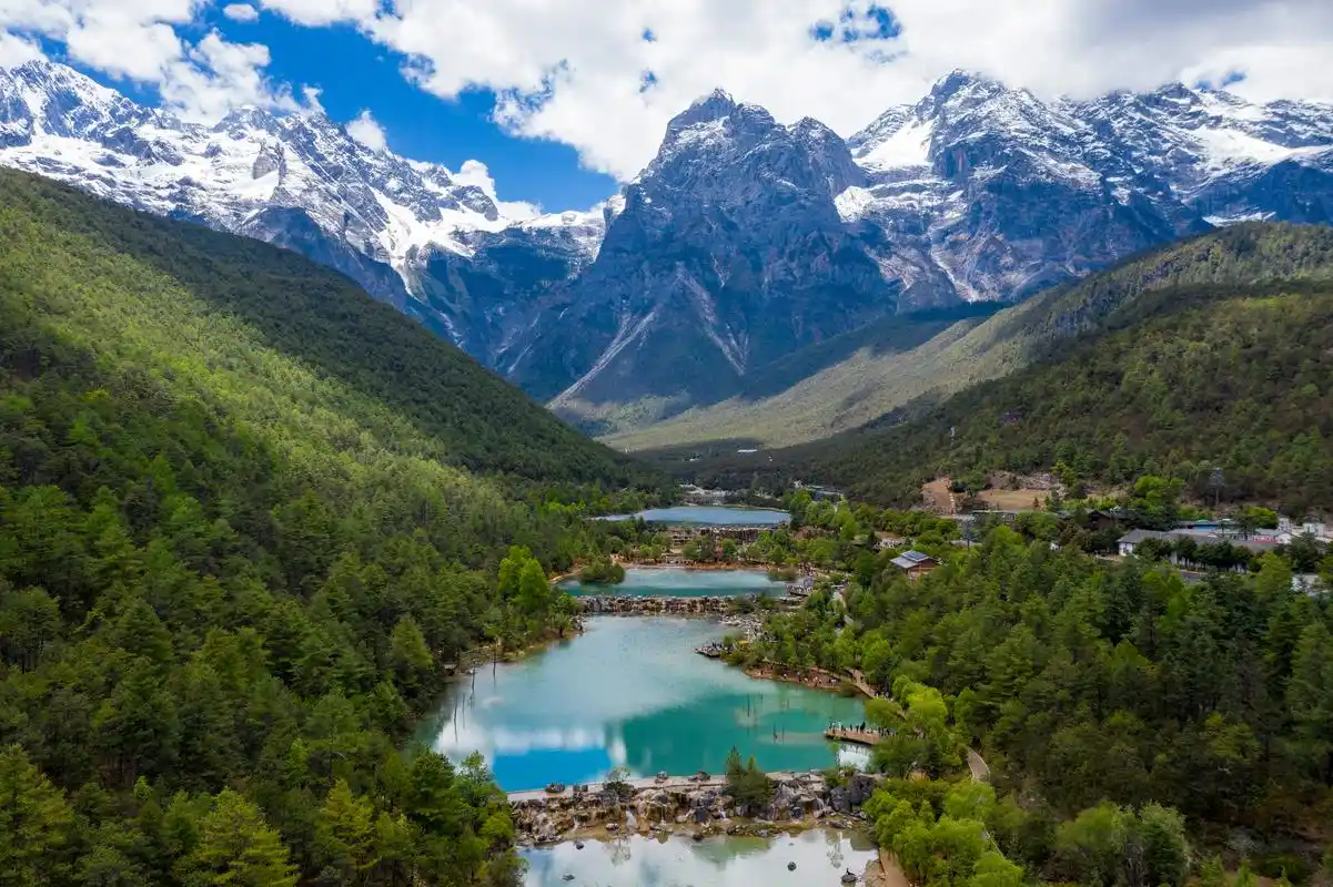 社会玉龙雪山景区开启夏日旅游季