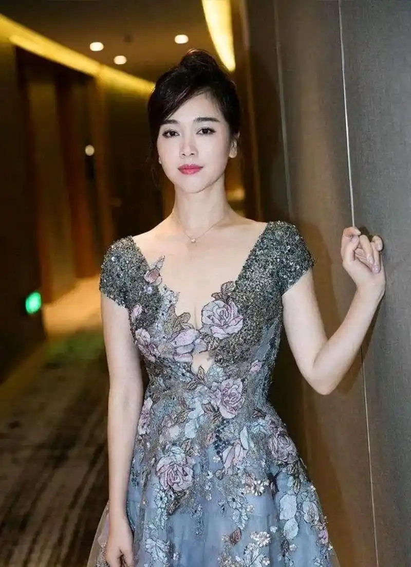 曾迷倒王志文,与陈道明传过绯闻,如今46岁的她归来"杀疯了"