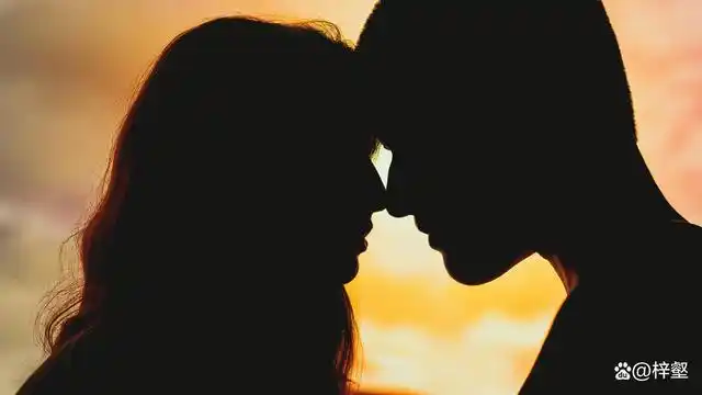 进入新社会了,大家的思想也开放了,男女朋友之间的男欢女爱大家都觉得