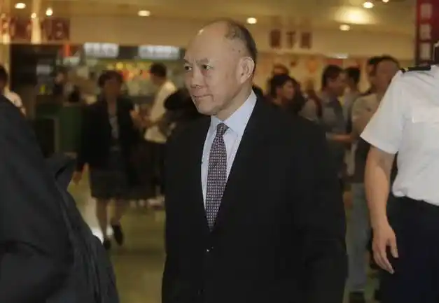 霍启刚姑姑和二叔回应争产一致希望和解三叔霍震宇下周出庭