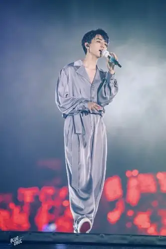 王俊凯穿睡衣也太好看了吧!