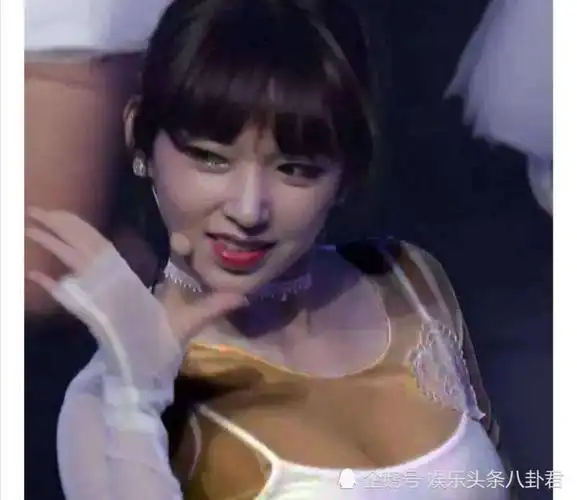 看她穿舞衣做动作的一瞬间,奶潇实至名归!_腾讯新闻