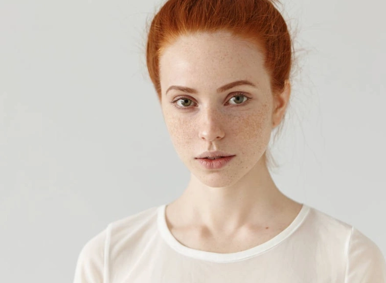 肤色暗沉长斑的女人,不妨常吃4种食物,或有助美白淡斑