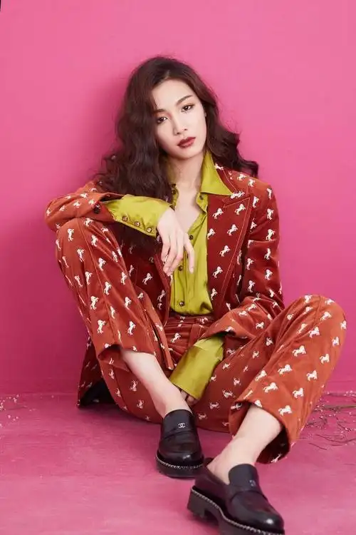 张南生日写真曝光 大展中性魅力"攻"气十足