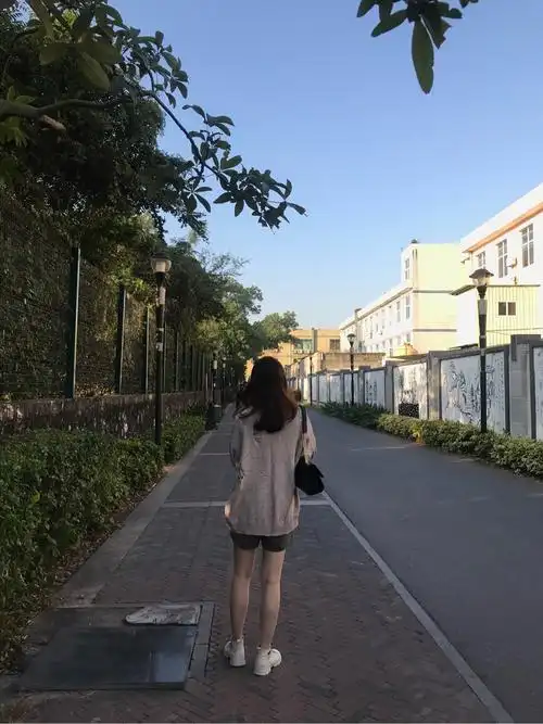 一张图证明你还有少女心#找不到粉红色的了,来个背影吧