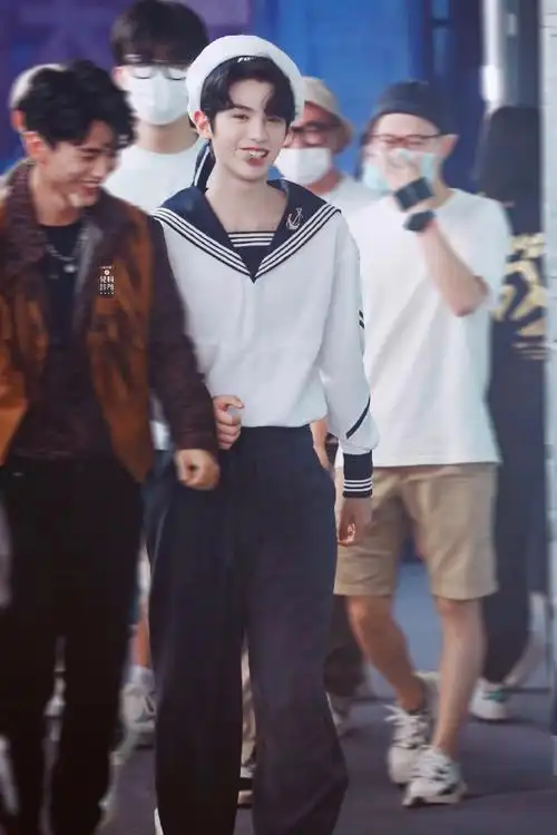 黄明昊水手服##黄明昊justin快乐大本营