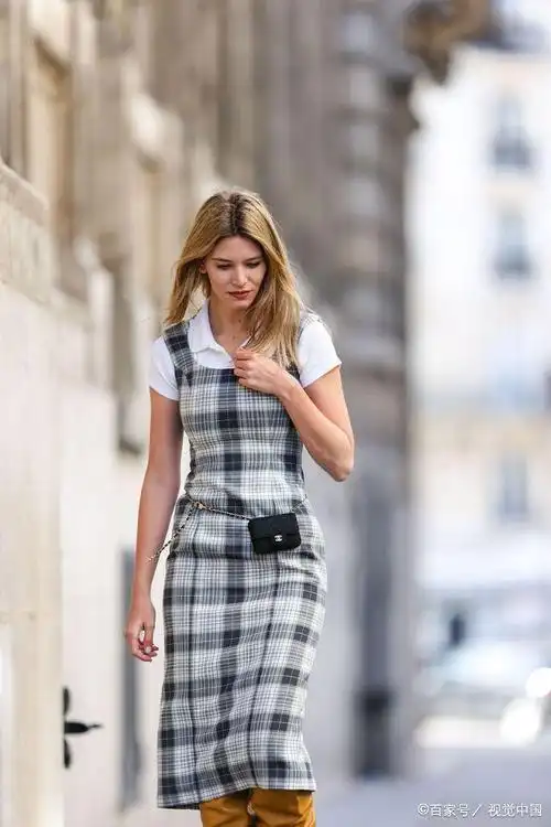 chanel腰包清新邻家,2021年2月26日,法国巴黎,natalia verza街拍