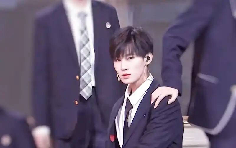 张真源相遇直拍一键换装舞台混剪