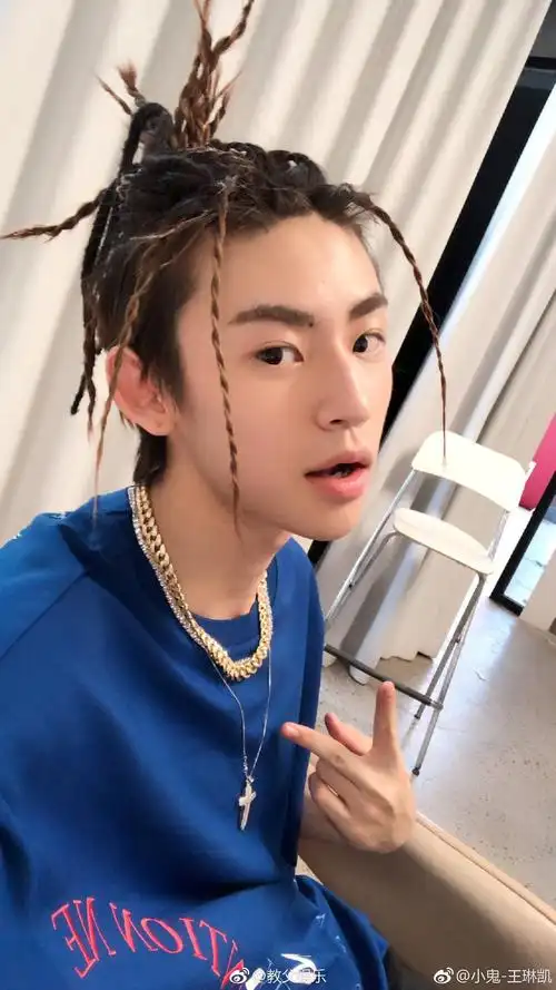 小鬼自拍,王琳凯脏辫,小鬼-王琳凯好可爱