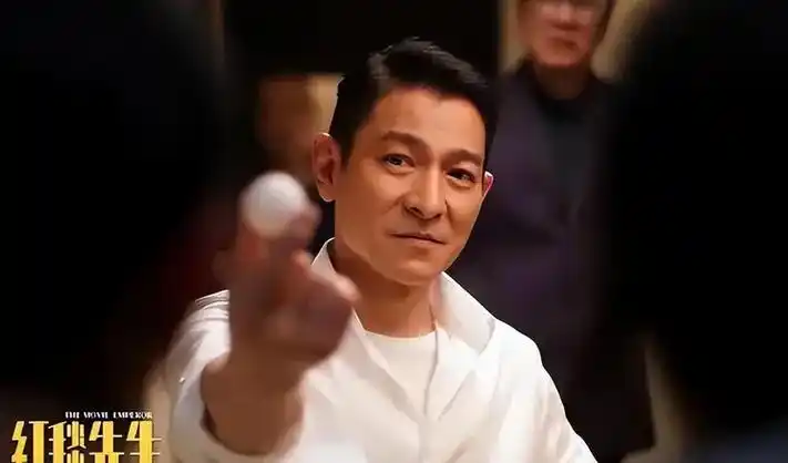 刘德华断崖式衰老满头白发啤酒肚明显网友泪目该退休了