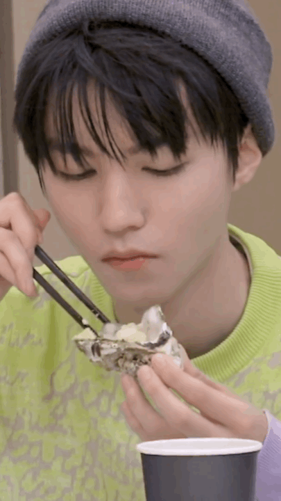 事实证明 兔子吃不到肉也会气的撅嘴#王俊凯恰好是少年