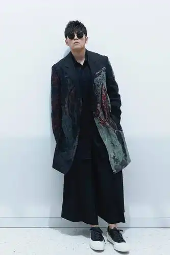 周杰伦帅照!__财经头条