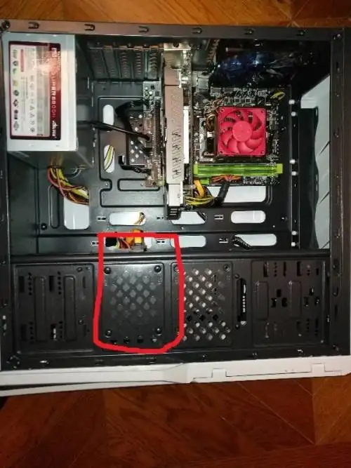 机械硬盘装在哪里啊,找不到地方