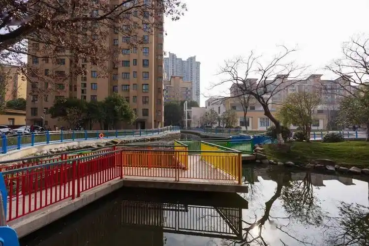 花桥金城花园完成改造升级!_小区_停车位_群众