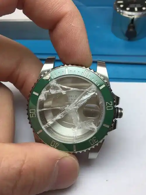 价值十几万的劳力士绿水鬼腕表摔成这样修复需要多少钱