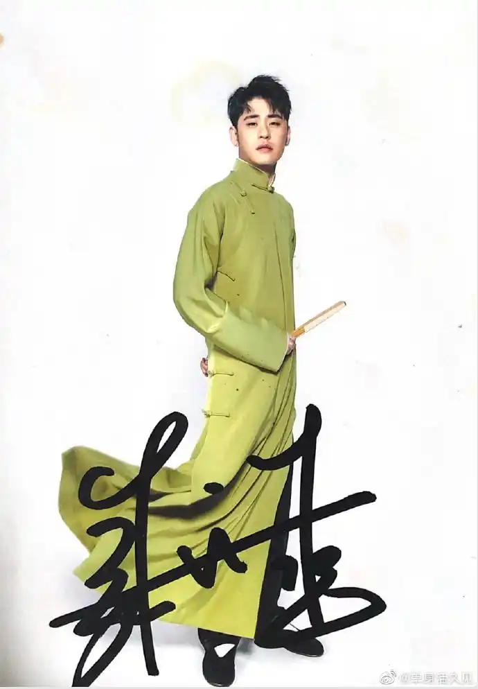 张云雷卷评赞关抽个小可爱 送一张签名照这周的两张周一寄出