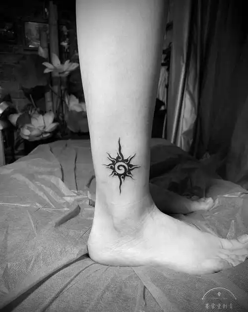 小清新纹身图片_腿部小清新纹身图案