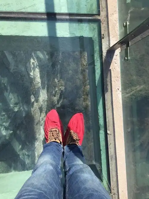 吓尿无数人的玻璃栈道,讲真我还真是头次发现自己如此胆,竟然不恐的