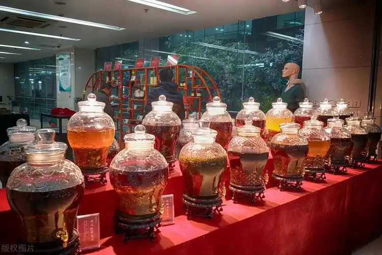 周公百岁酒多少钱1瓶卖蛇伤药酒郎中被蛇毒死