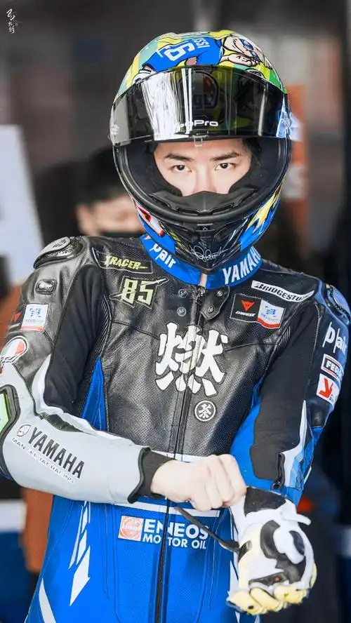 85号赛车手#王一博