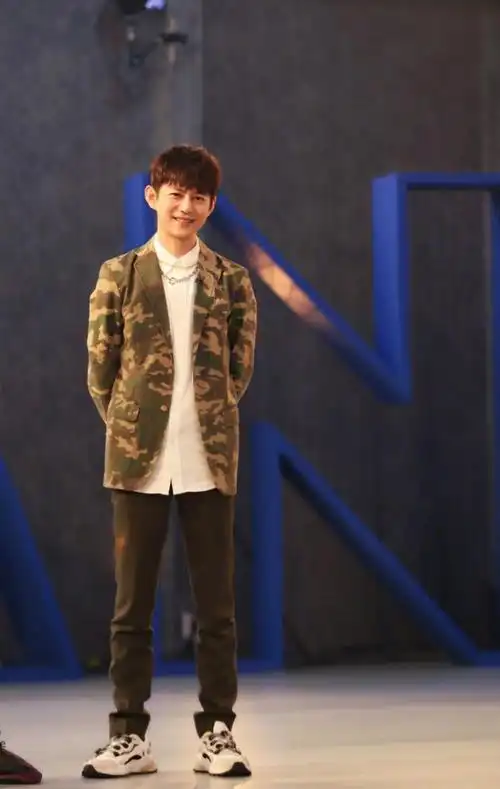 何炅的个人资料46岁何炅退出快本