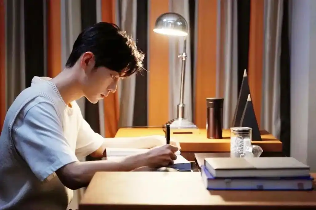 肖战 #世界读书日 答应我要幸福是我唯一的约定. - 抖音