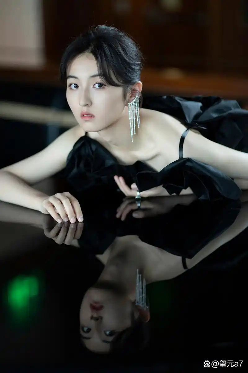 张艺兴在圈内同龄的好友很多,玩的比较好的,岁数都比他大  2,张子 88