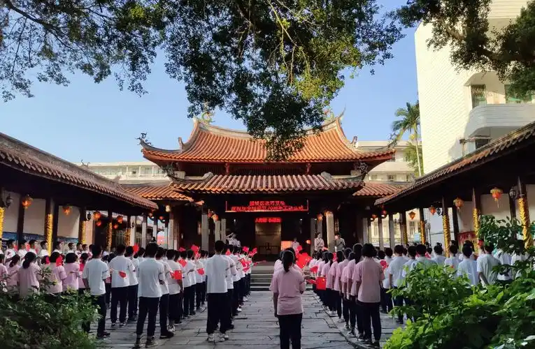 拳拳赤子心 浓浓爱国情|泉州市第六中学举行"万人同歌·祝福祖国"活动