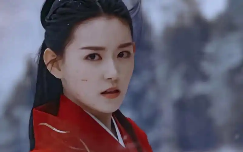 【蒋依依 | 帝女】一袭红衣,雪地击鼓,小说里的亡国公主走出来了