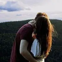 很恩爱抱抱的双人情侣头像【点击鼠标右键下载】