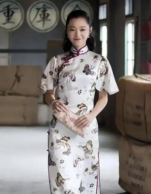 宋轶很适合穿旗袍就是因为她腰细腿长仪态也好676767