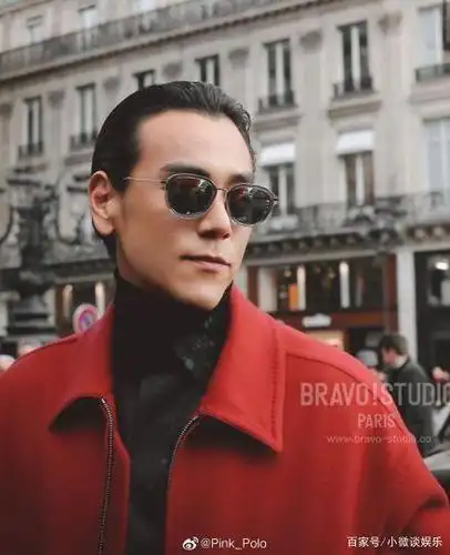 彭于晏精致油头 红紫撞色造型,摩登前卫,背头凸显沉稳大气