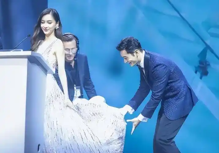 杨颖的结局,没有谁比这位同行更"同情"她!_黄晓明_外界_关系