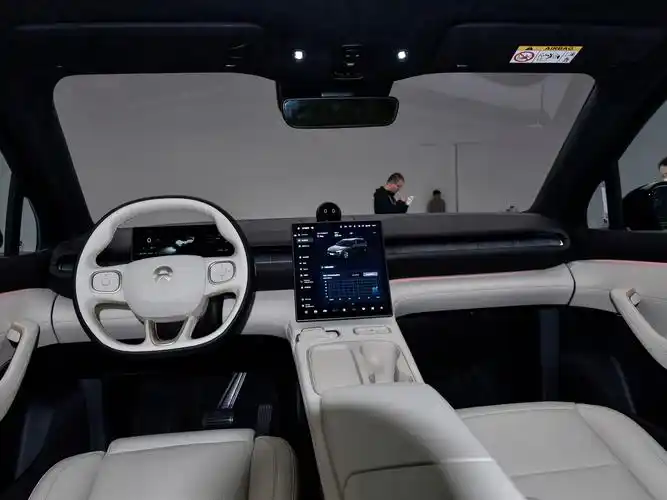 5月下旬上市 蔚来全新es6亮相 换装最新家族化造型