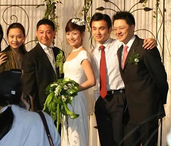 回顾央视主持吉雪萍:嫁富豪老公幸福美满,儿子健康女儿因病去世