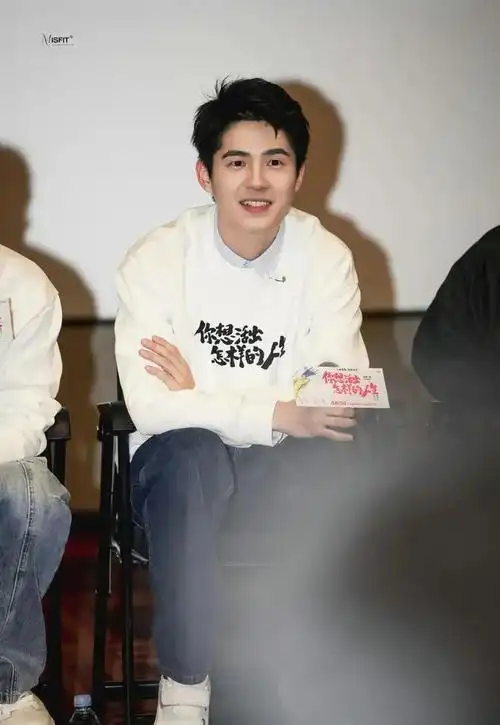 刘昊然跟周冬雨分手后,颜值回春,少年感满满|男神|张子枫_网易订阅